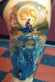 大腿幻想世界美丽的美人鱼和月亮纹身图案