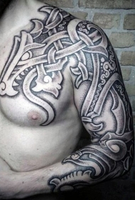 手臂和胸部个性的部落图腾龙纹身图案