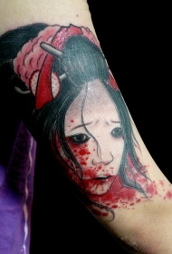 大臂恐怖的血腥艺妓生首彩绘纹身图案