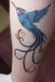 小腿蓝色美丽的小鸟纹身图案
