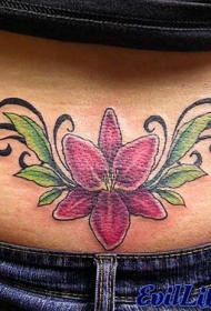 女孩背部彩色花朵叶子纹身图案