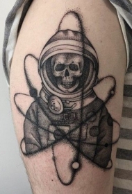 大臂点刺风格黑色宇航员骨架纹身图案