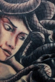 背部卡通蛇与美杜莎头像纹身图案