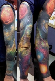 手臂非常漂亮的彩绘深空纹身图案