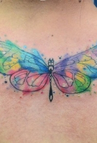 背部水彩风格的彩色蝴蝶纹身图案