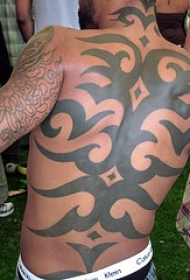 满背黑色的部落符号纹身图案