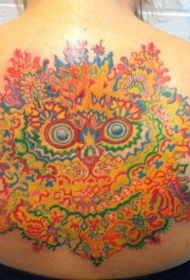 背部大型的彩色花朵组合猫创意纹身图案