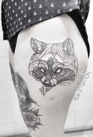 大腿黑色线条神秘的狐狸头像纹身图案
