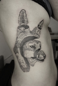 雕刻风格侧肋黑色分裂狐狸纹身图案