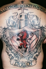 背部苏格兰家庭徽章和字符纹身图案