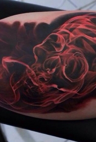 手臂上的红色烟雾酷骷纹身图案