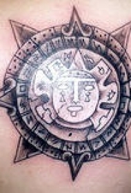 阿兹特克太阳石像纹身图案
