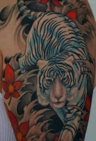 亚洲风格多彩的白虎与野花大臂纹身图案