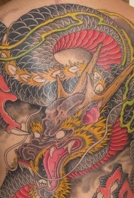 背部彩色的龙恐怖怪物纹身图案