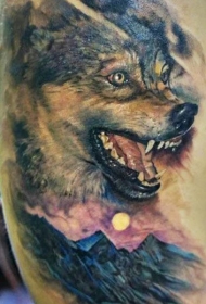 背部写实的彩色邪恶狼纹身图案