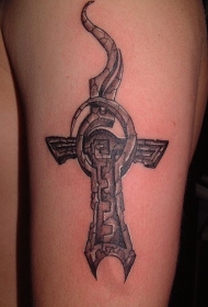 阿兹特克风格的十字架纹身图案