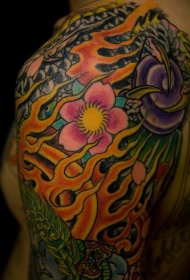 亚洲风格火焰和花朵彩色纹身图案