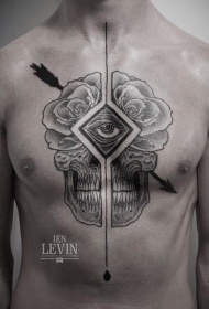 胸部雕刻风格的黑色骷髅花卉和箭头纹身图案