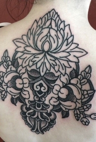 背部华丽的黑色点刺美丽花卉纹身图案