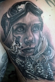 背部黑灰风格女人肖像滑雪纹身图案