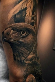 写实风格的黑色鹰头像手臂纹身图案