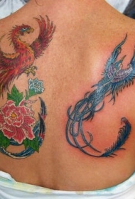 背部红色与蓝色的凤凰花朵纹身图案