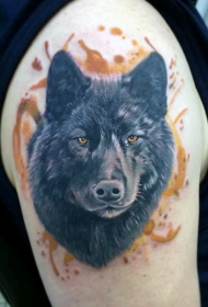 手臂非常逼真的漂亮黑色狗纹身图案