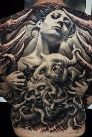 恐怖风格的女人与怪物满背纹身图案