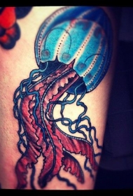 小腿美丽的彩色大水母纹身图案