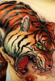 胸部彩色的亚洲式老虎纹身图案
