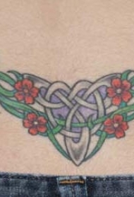 腰部装饰植物花朵与凯尔特结纹身图案