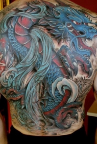 背部日本风格彩色的邪恶龙和汉字纹身图案