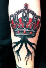 黑色和红色的皇冠眼睛纹身图案