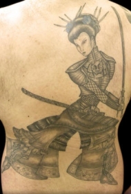 黑色女子战士背部纹身图案
