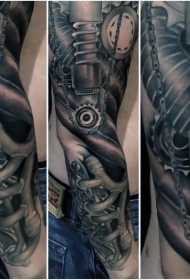 手臂非常逼真的机械纹身图案