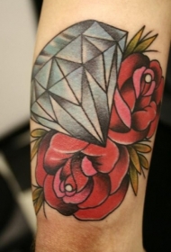 简单的彩绘钻石与玫瑰手臂纹身图案