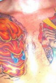 胸部两个日本恶魔彩色纹身图案
