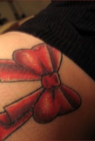 红色美丽的蝴蝶结纹身图案