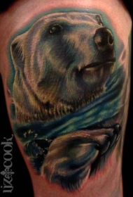 水面漂浮的北极熊彩绘纹身图案