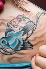 蓝色的小麻雀肩部纹身图案