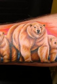 手臂多彩的北极熊家庭纹身图案