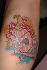 手臂彩色的南瓜骷髅海盗纹身图案