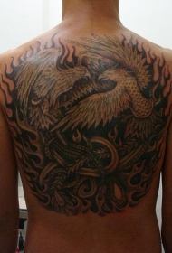 背部凤凰与魔鸟黑灰纹身图案