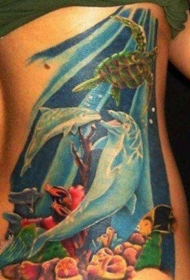 背部美妙的五彩水下世界纹身图案
