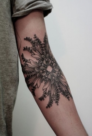 手臂美妙的黑色点刺花卉纹身图案