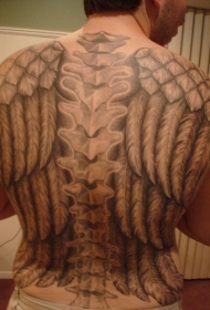 背部脊椎骨骼与翅膀纹身图案