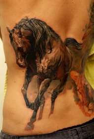 背部水彩画风格的马纹身图案
