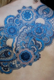 背部伟大的蓝色花卉图腾装饰纹身图案