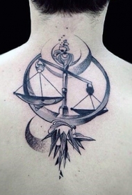 背部点刺天秤座与月亮装饰纹身图案