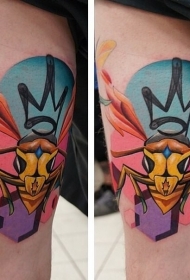 大腿卡通风格彩色蜜蜂纹身图案
